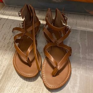Cute sandals 6 1/2